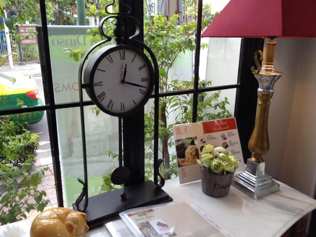 Baan Dinso Hostel@Ratchadamnoen Bangkok Kültér fotó